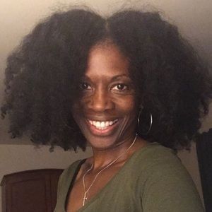 Meet your Posher, Cassandra